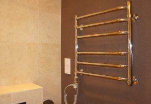 Установка электрического полотенцесушителя в ванной в Димитровграде